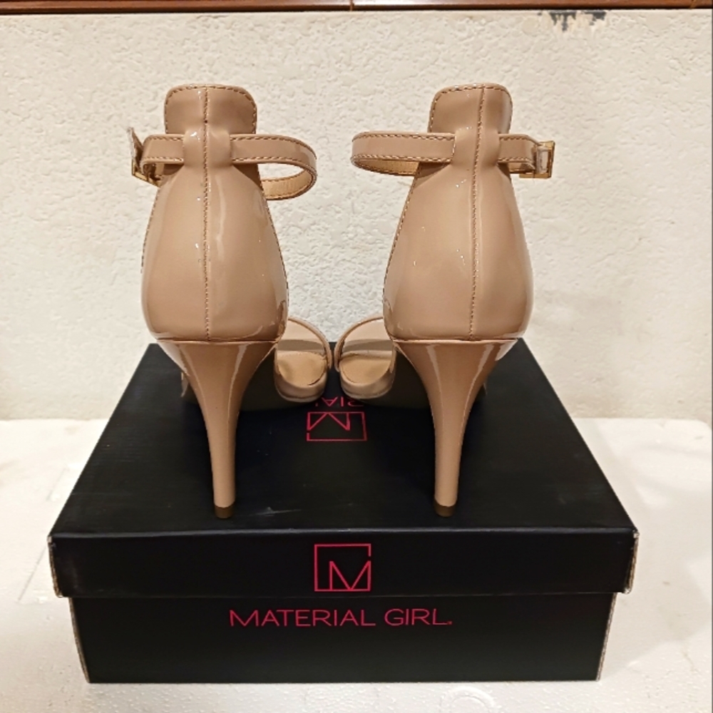 Material Girl - Picture 3 of 4